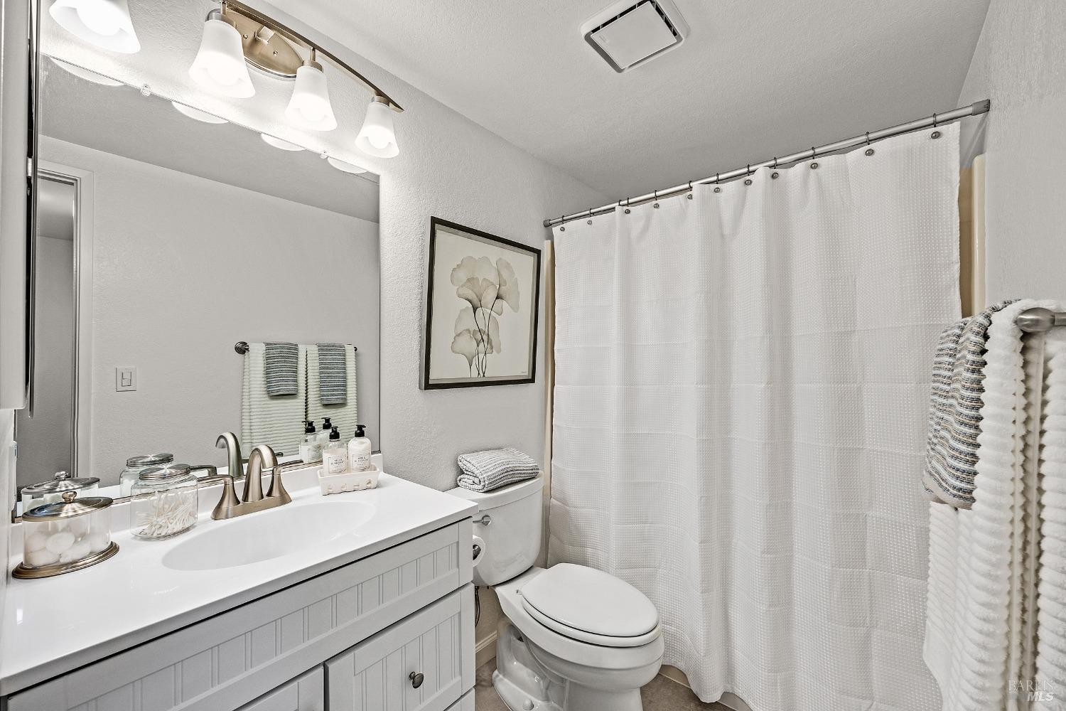 Detail Gallery Image 14 of 19 For 565 Lori Dr #49,  Benicia,  CA 94510 - 2 Beds | 2 Baths