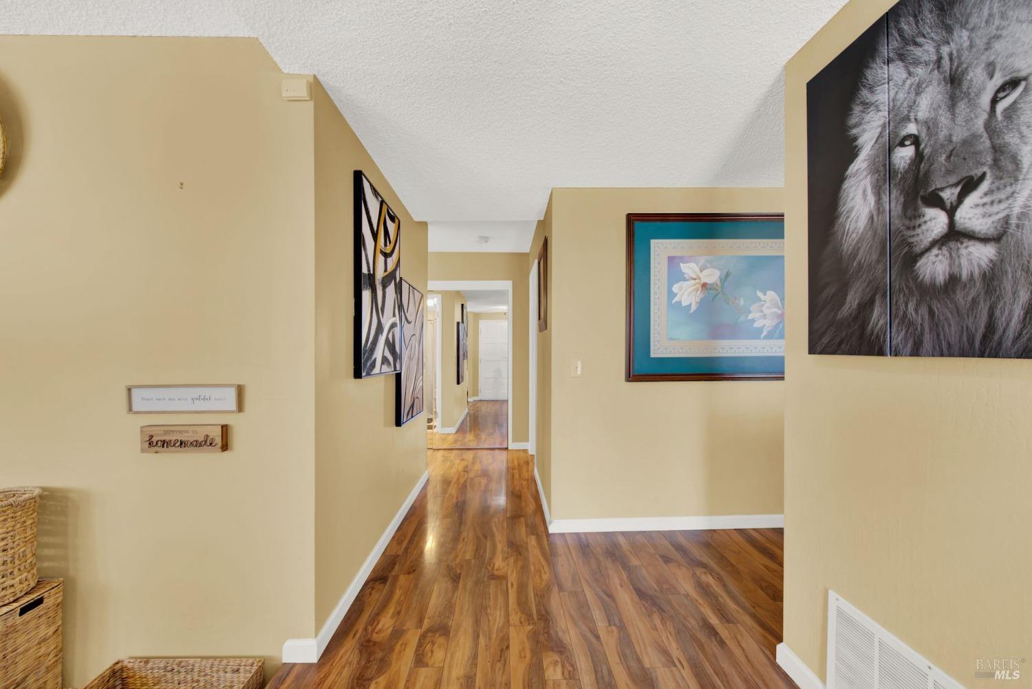 Detail Gallery Image 4 of 48 For 1798 Barton Dr, Fairfield,  CA 94534 - 3 Beds | 2 Baths