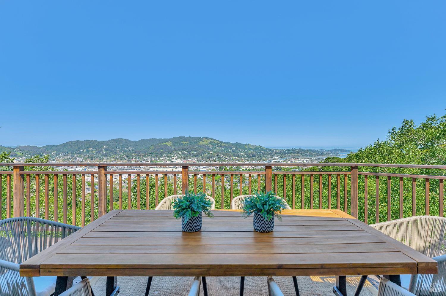 Detail Gallery Image 24 of 72 For 154 Bret Harte Rd, San Rafael,  CA 94901 - 3 Beds | 4 Baths