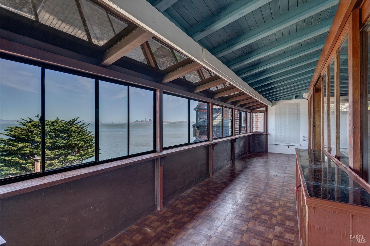 Detail Gallery Image 12 of 38 For 48 Bulkley Ave, Sausalito,  CA 94965 - 4 Beds | 5/1 Baths