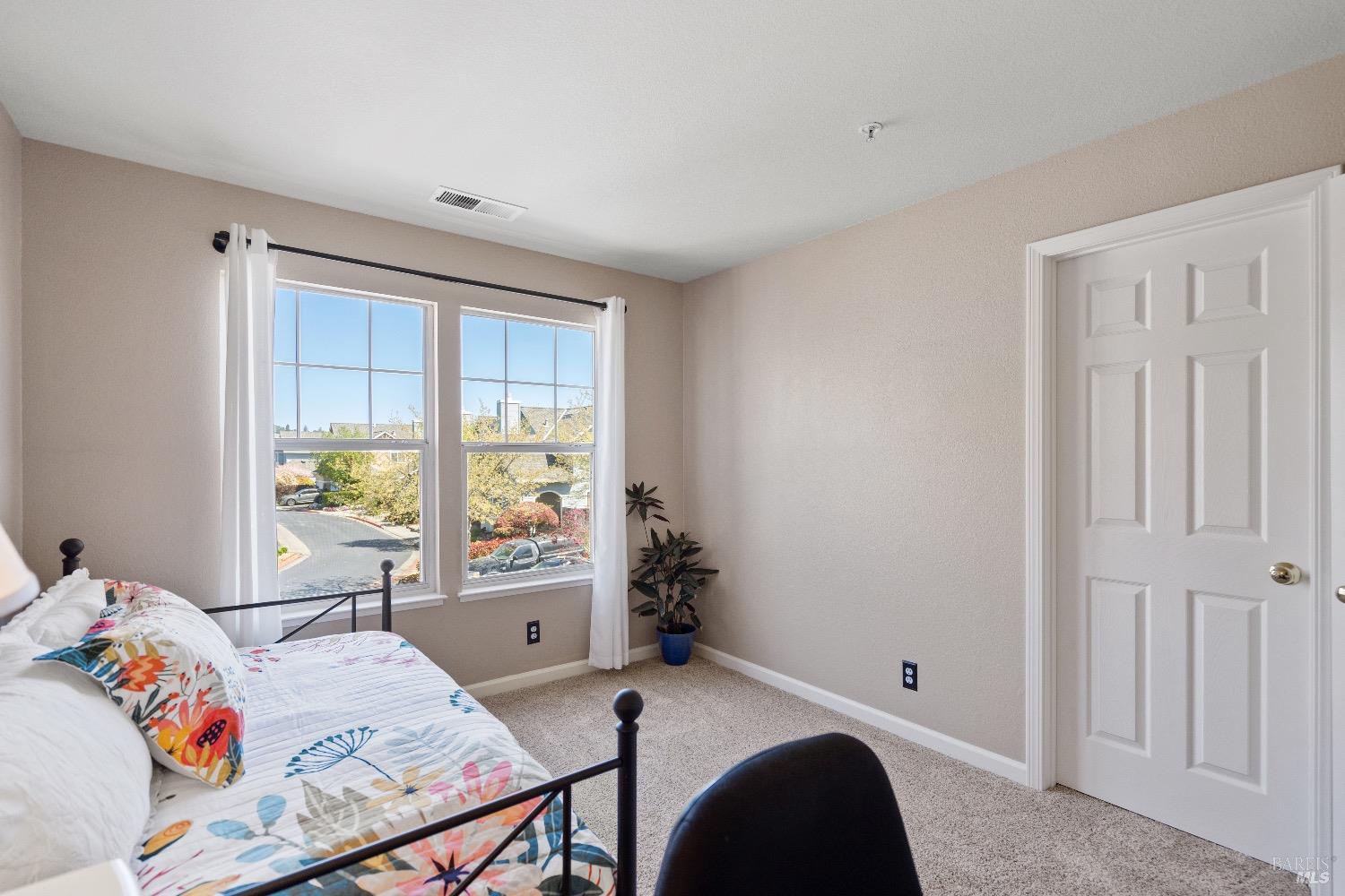 Detail Gallery Image 18 of 45 For 55 Dowitcher Way, San Rafael,  CA 94901 - 3 Beds | 2/1 Baths