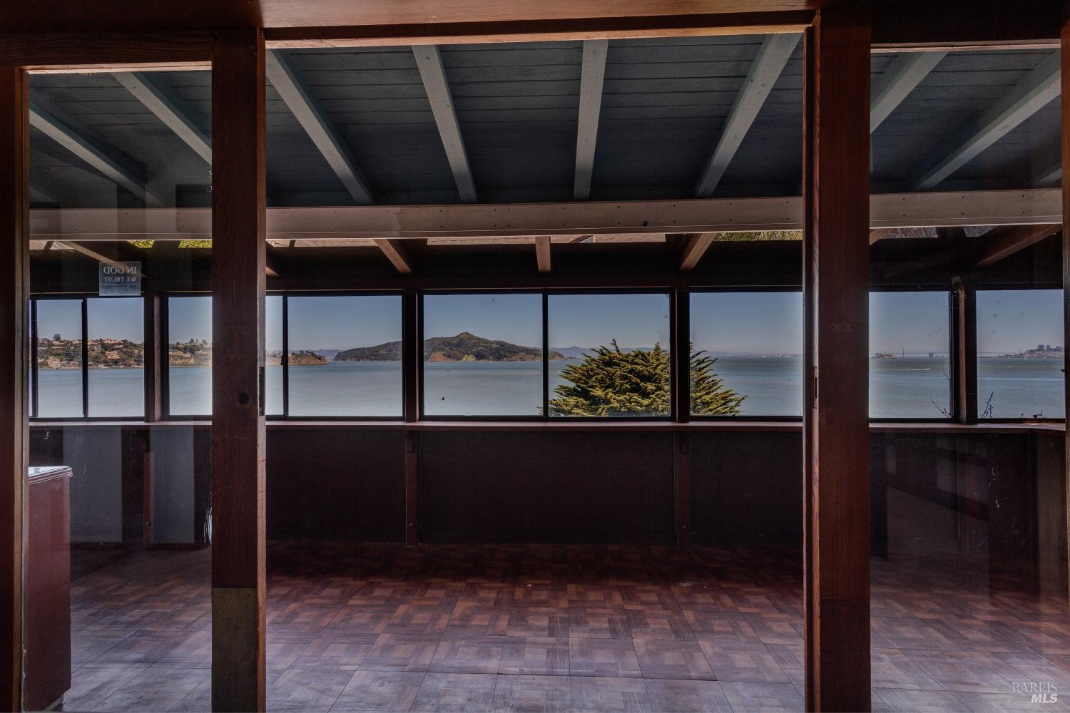 Detail Gallery Image 9 of 38 For 48 Bulkley Ave, Sausalito,  CA 94965 - 4 Beds | 5/1 Baths