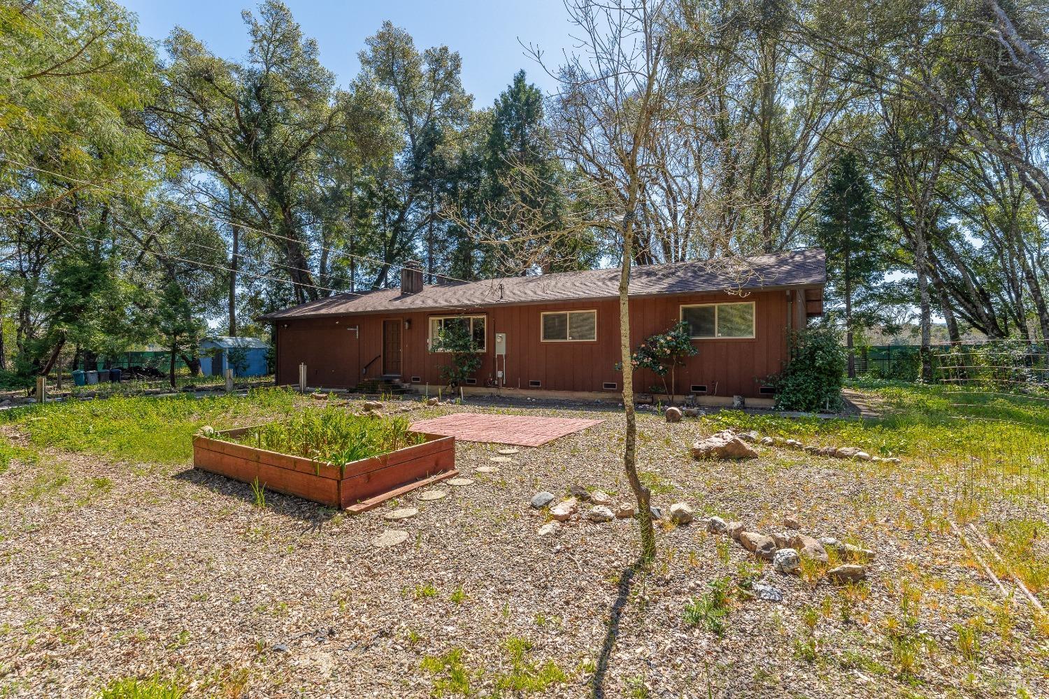 Photo of 821 Laughlin Wy in Redwood Valley, CA