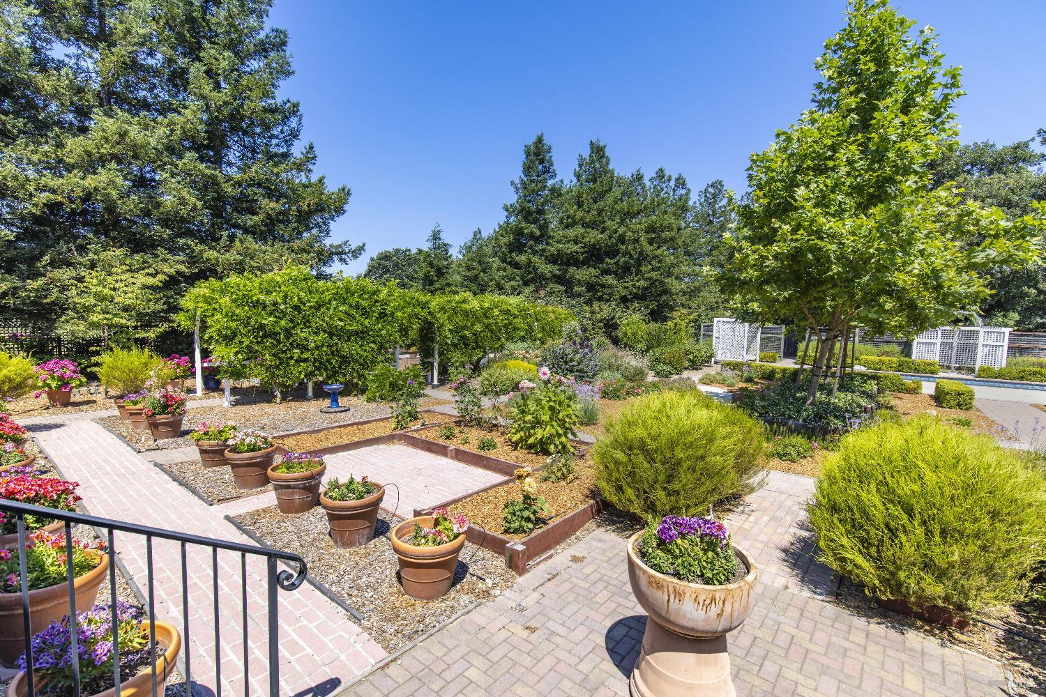 Detail Gallery Image 23 of 76 For 405 Countryside Ct, Santa Rosa,  CA 95401 - 4 Beds | 4 Baths