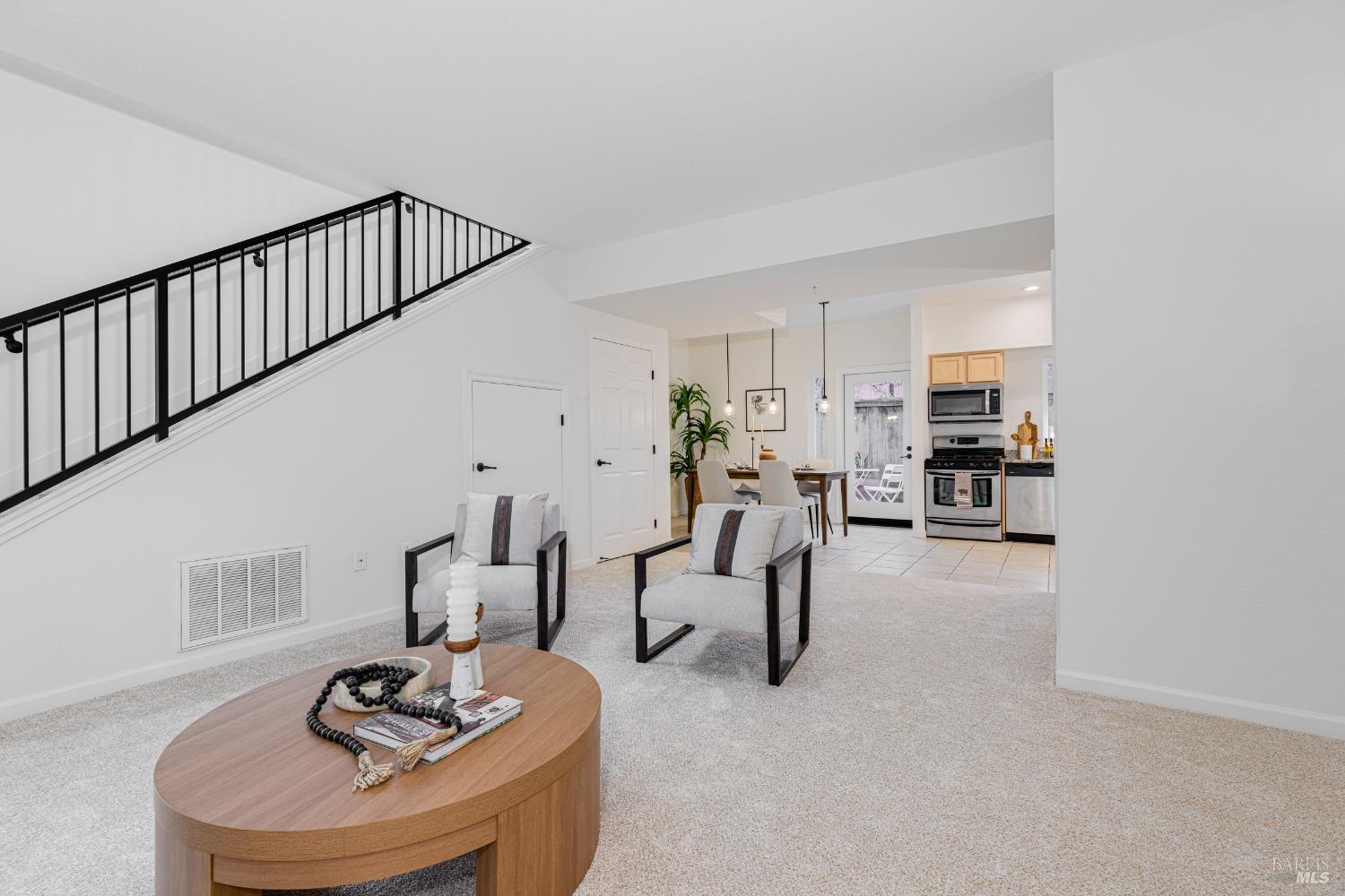 Detail Gallery Image 5 of 30 For 649 1st St #17,  Sonoma,  CA 95476 - 3 Beds | 2/1 Baths