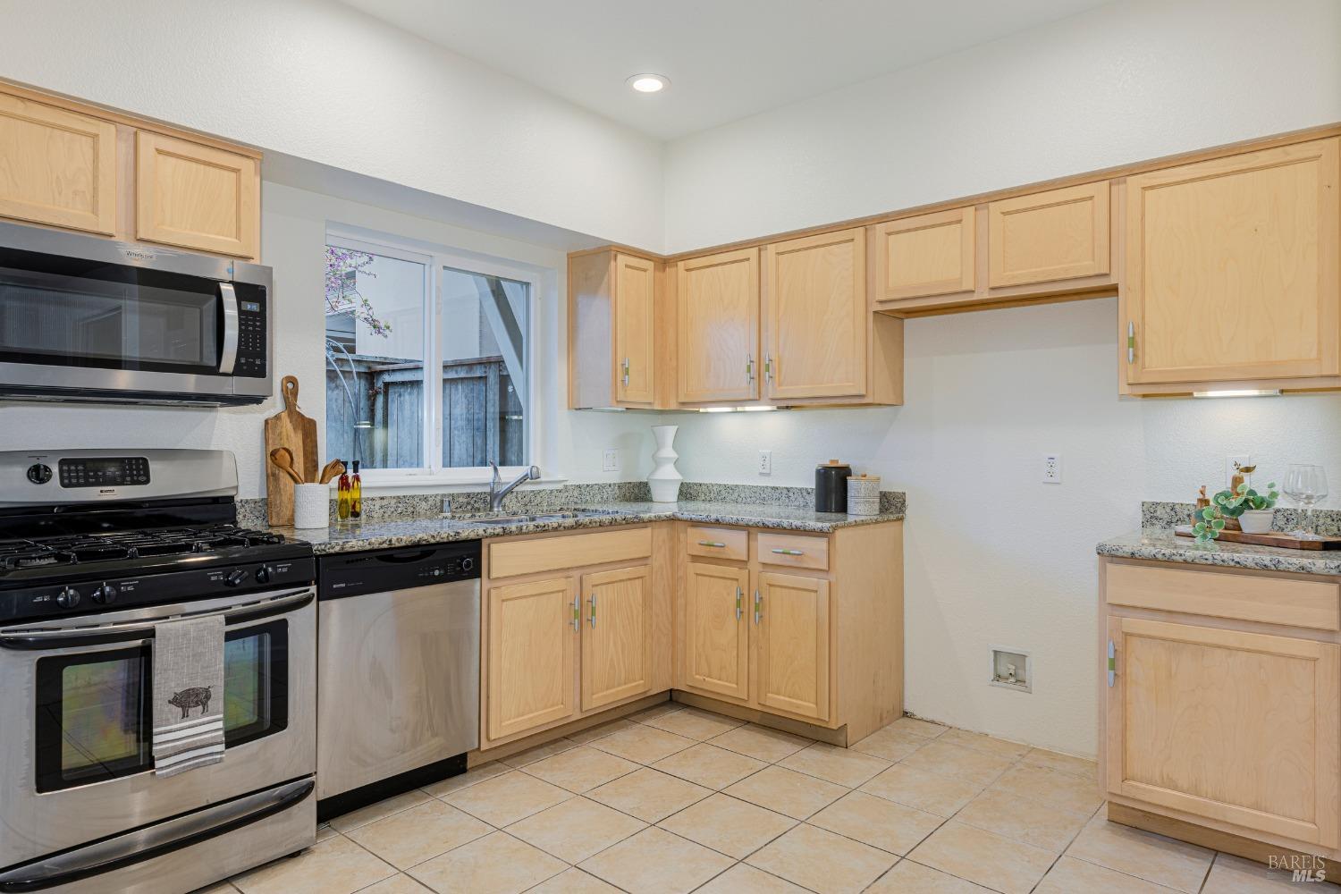 Detail Gallery Image 9 of 31 For 649 1st St #17,  Sonoma,  CA 95476 - 3 Beds | 2/1 Baths