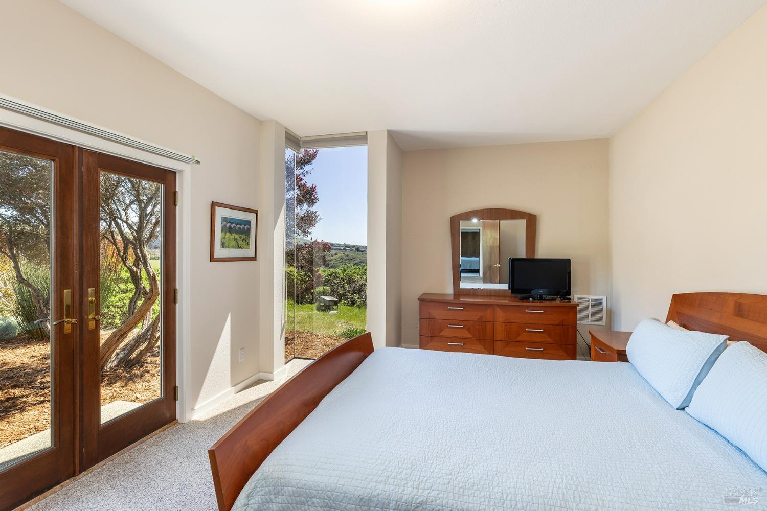 Detail Gallery Image 25 of 40 For 315 Mainsail Dr, Bodega Bay,  CA 94923 - 5 Beds | 3 Baths