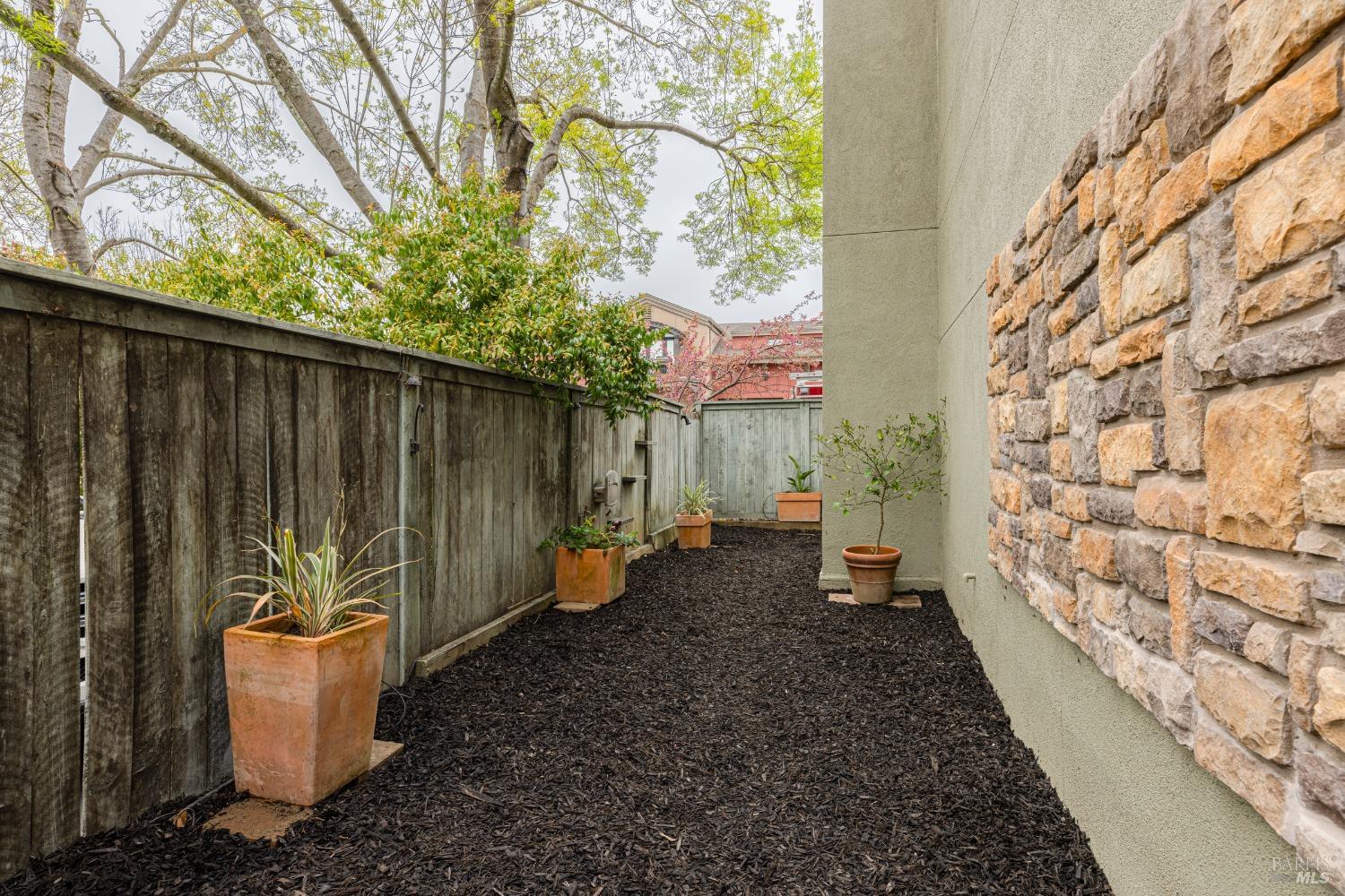 Detail Gallery Image 23 of 30 For 649 1st St #17,  Sonoma,  CA 95476 - 3 Beds | 2/1 Baths
