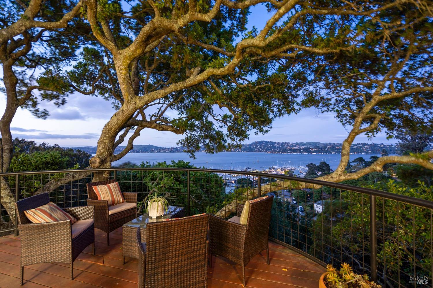 Detail Gallery Image 21 of 48 For 10 Laurel Ln, Sausalito,  CA 94965 - 4 Beds | 3/2 Baths