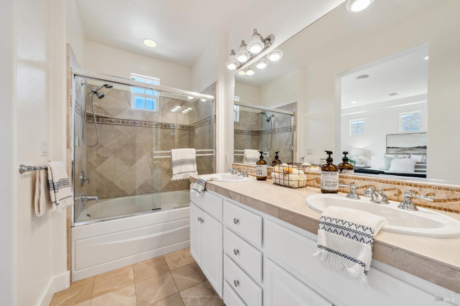 Detail Gallery Image 27 of 39 For 6 Sycamore Ct, San Rafael,  CA 94903 - 3 Beds | 2/1 Baths