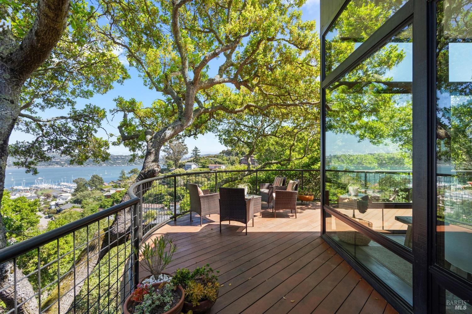 Detail Gallery Image 30 of 48 For 10 Laurel Ln, Sausalito,  CA 94965 - 4 Beds | 3/2 Baths
