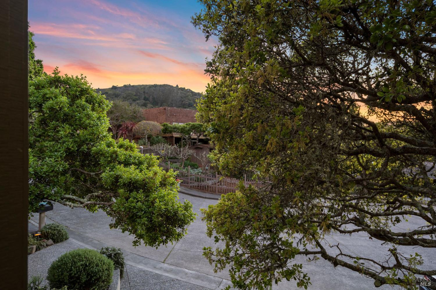 Detail Gallery Image 44 of 48 For 10 Laurel Ln, Sausalito,  CA 94965 - 4 Beds | 3/2 Baths