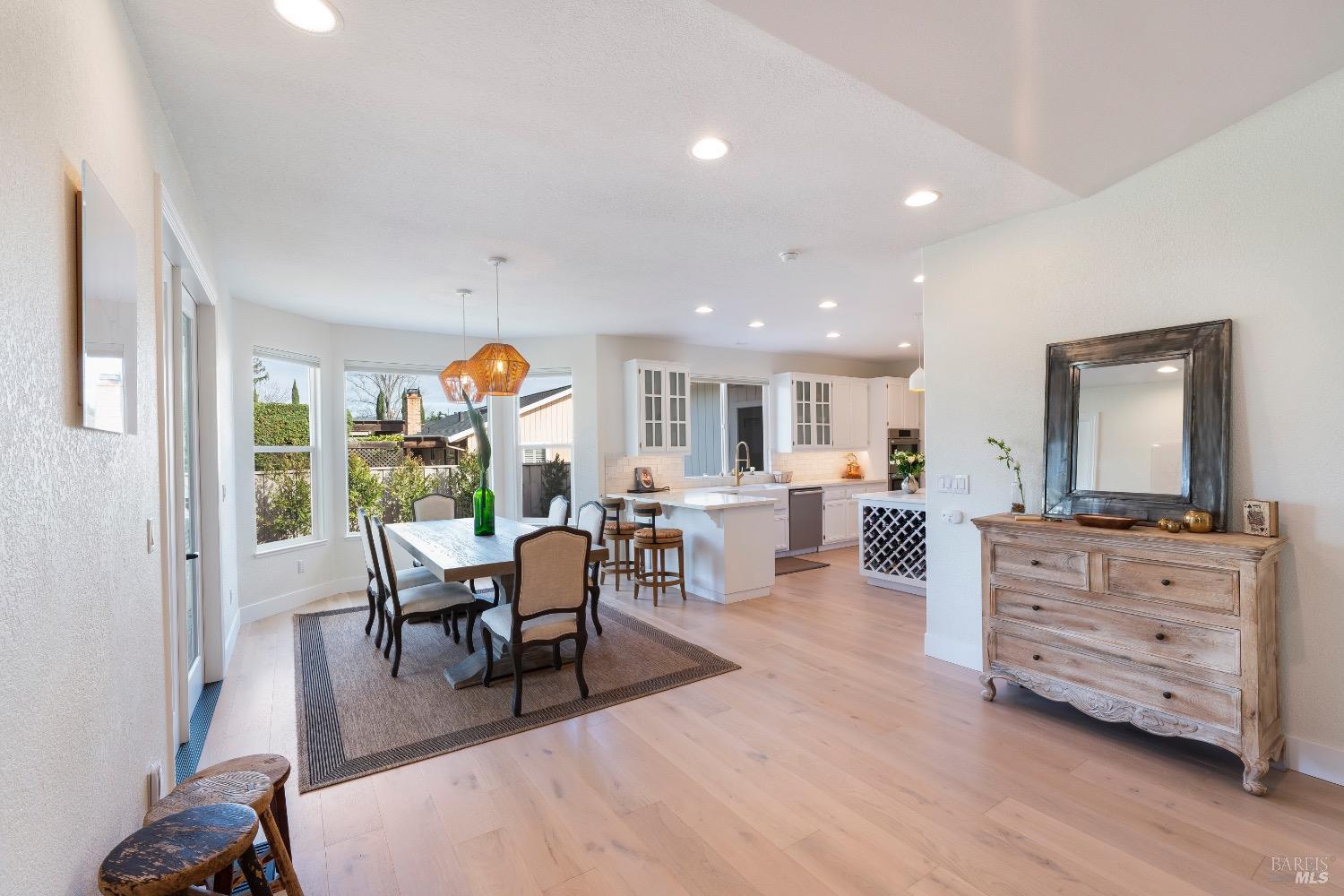 Detail Gallery Image 10 of 66 For 1586 Arrowhead Dr, Saint Helena,  CA 94574 - 4 Beds | 3/1 Baths