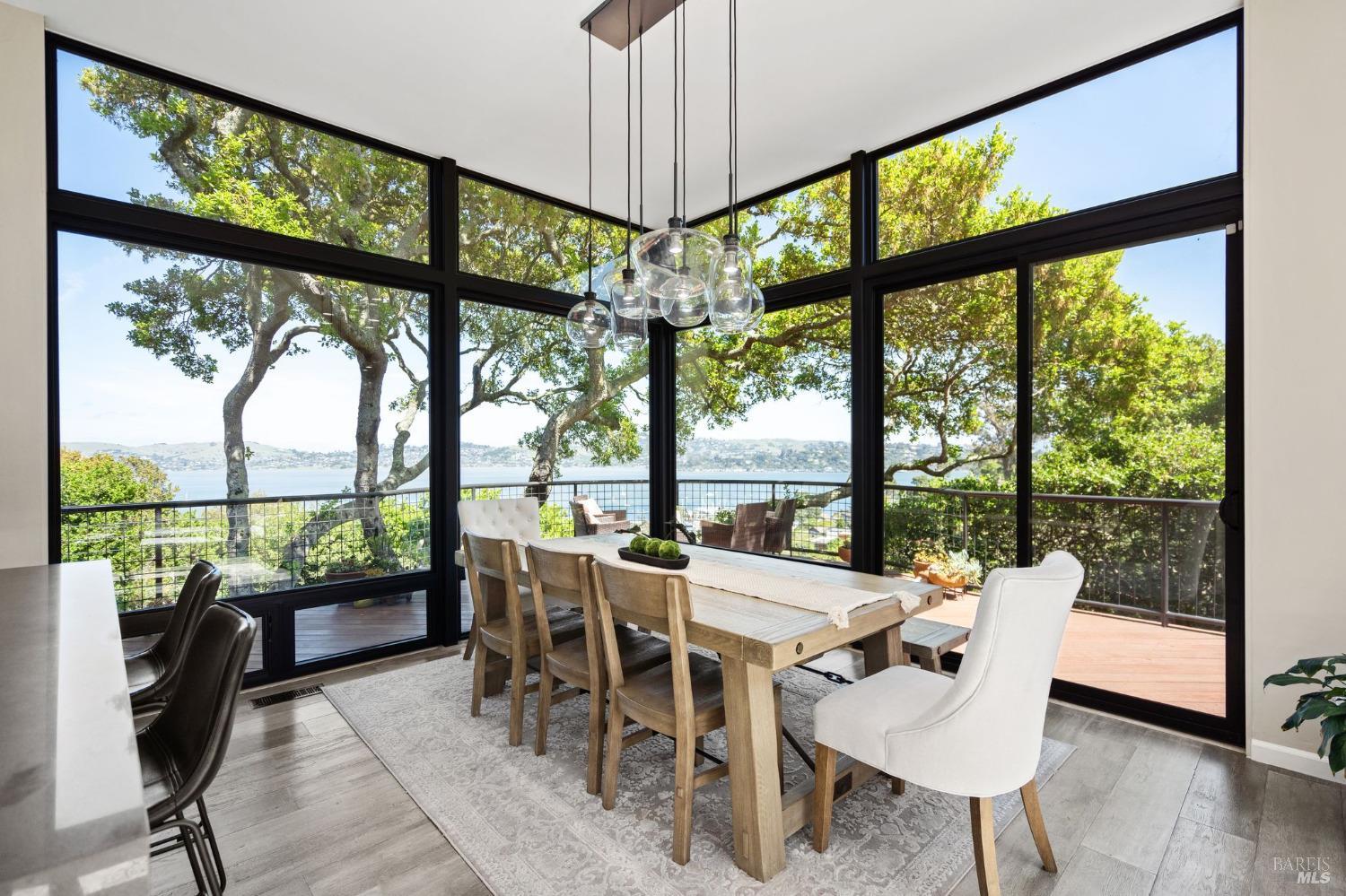 Detail Gallery Image 1 of 48 For 10 Laurel Ln, Sausalito,  CA 94965 - 4 Beds | 3/2 Baths