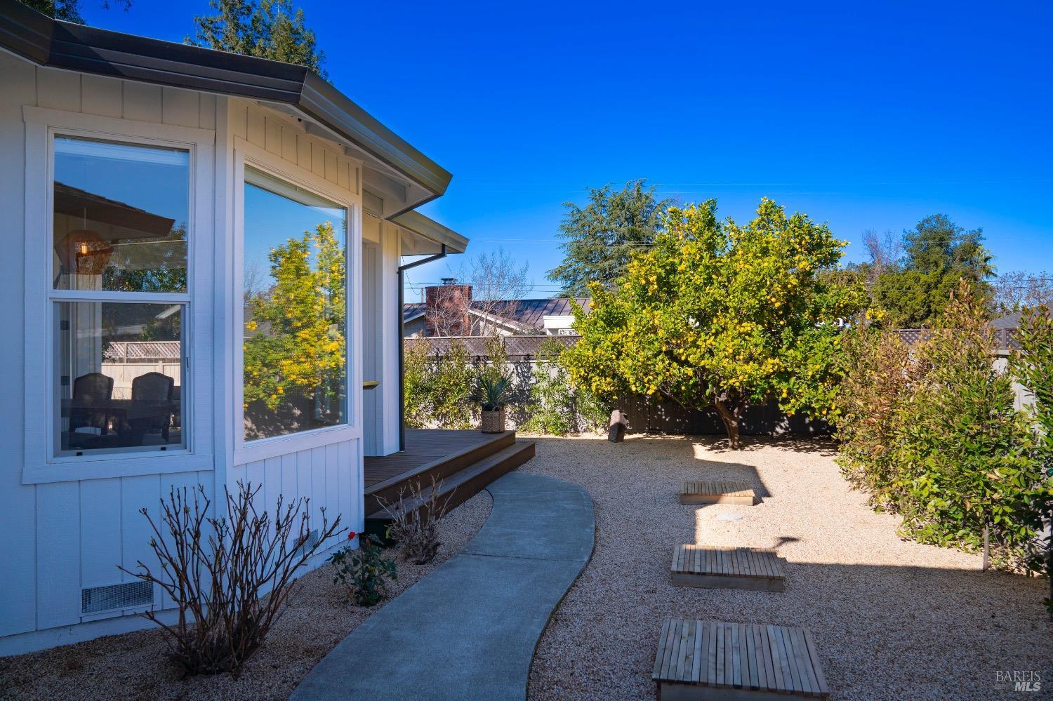Detail Gallery Image 53 of 66 For 1586 Arrowhead Dr, Saint Helena,  CA 94574 - 4 Beds | 3/1 Baths