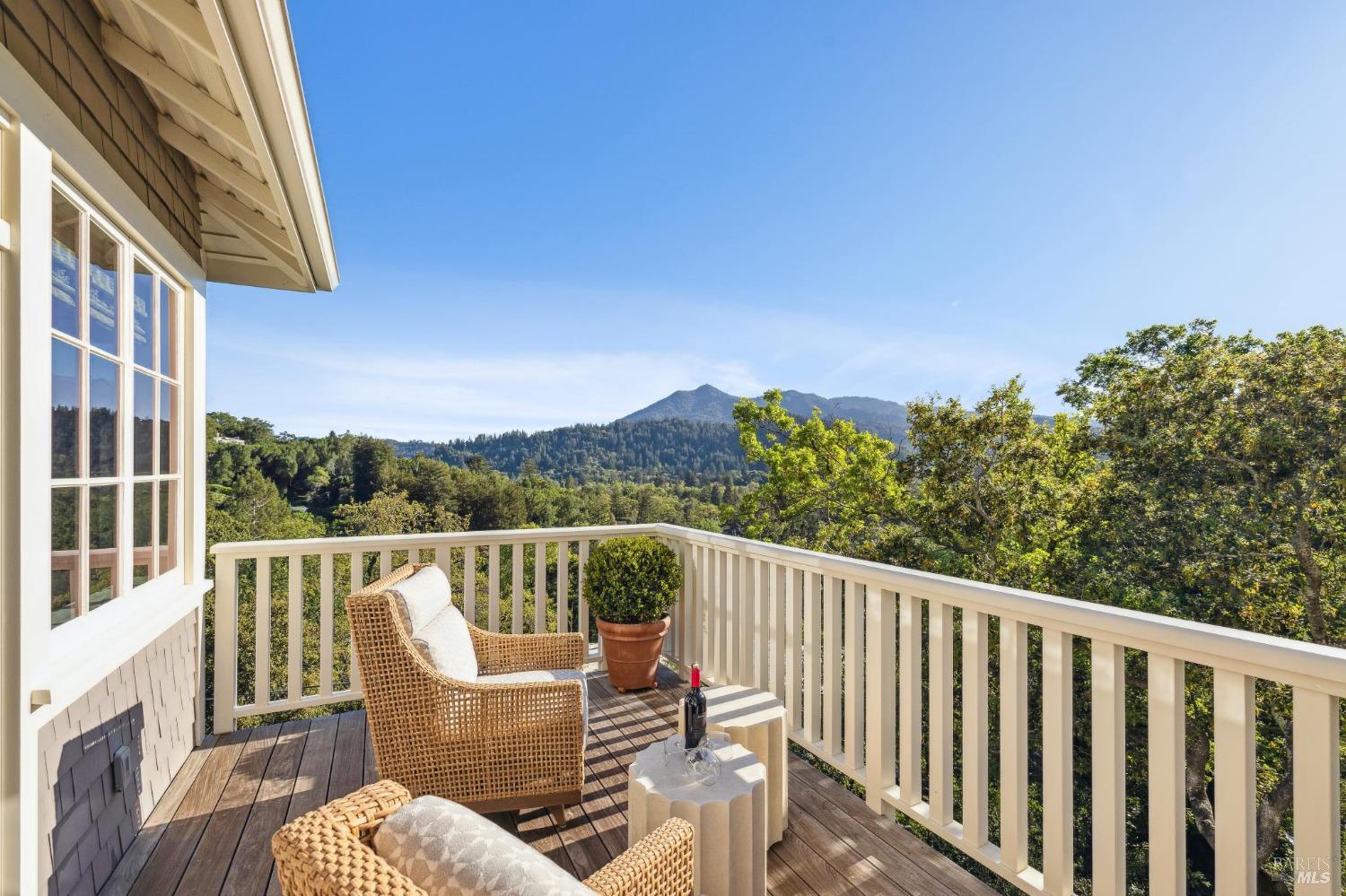 Detail Gallery Image 22 of 85 For 120 Sturdivant Ave, San Anselmo,  CA 94960 - 5 Beds | 4/1 Baths