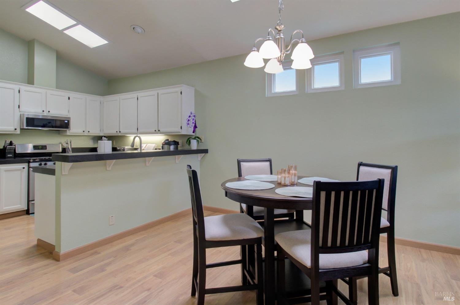Detail Gallery Image 5 of 22 For 268 Potrero St, Suisun City,  CA 94585 - 2 Beds | 2 Baths