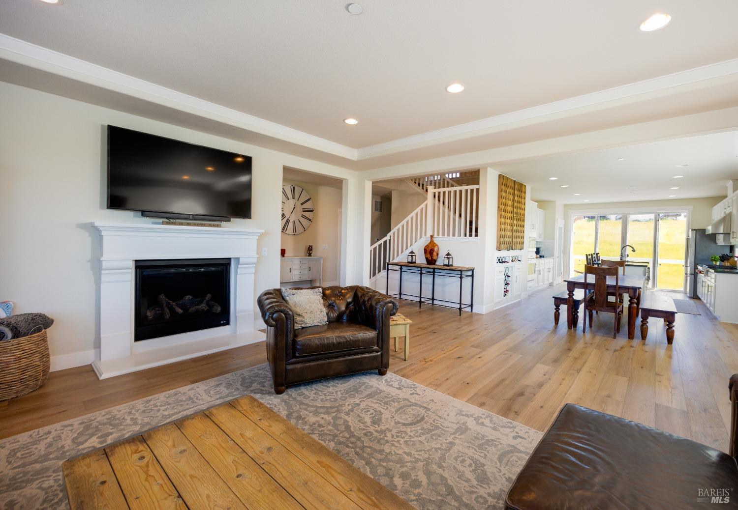 Detail Gallery Image 15 of 67 For 1588 Mystic Point Pl, Santa Rosa,  CA 95409 - 4 Beds | 4/1 Baths