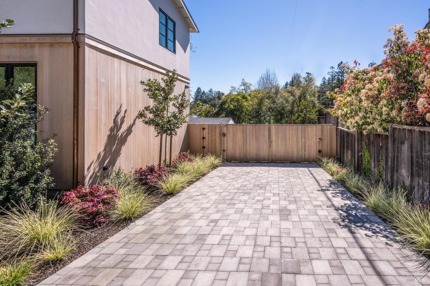 Detail Gallery Image 82 of 86 For 221 Poplar Dr, Kentfield,  CA 94904 - 6 Beds | 4/1 Baths