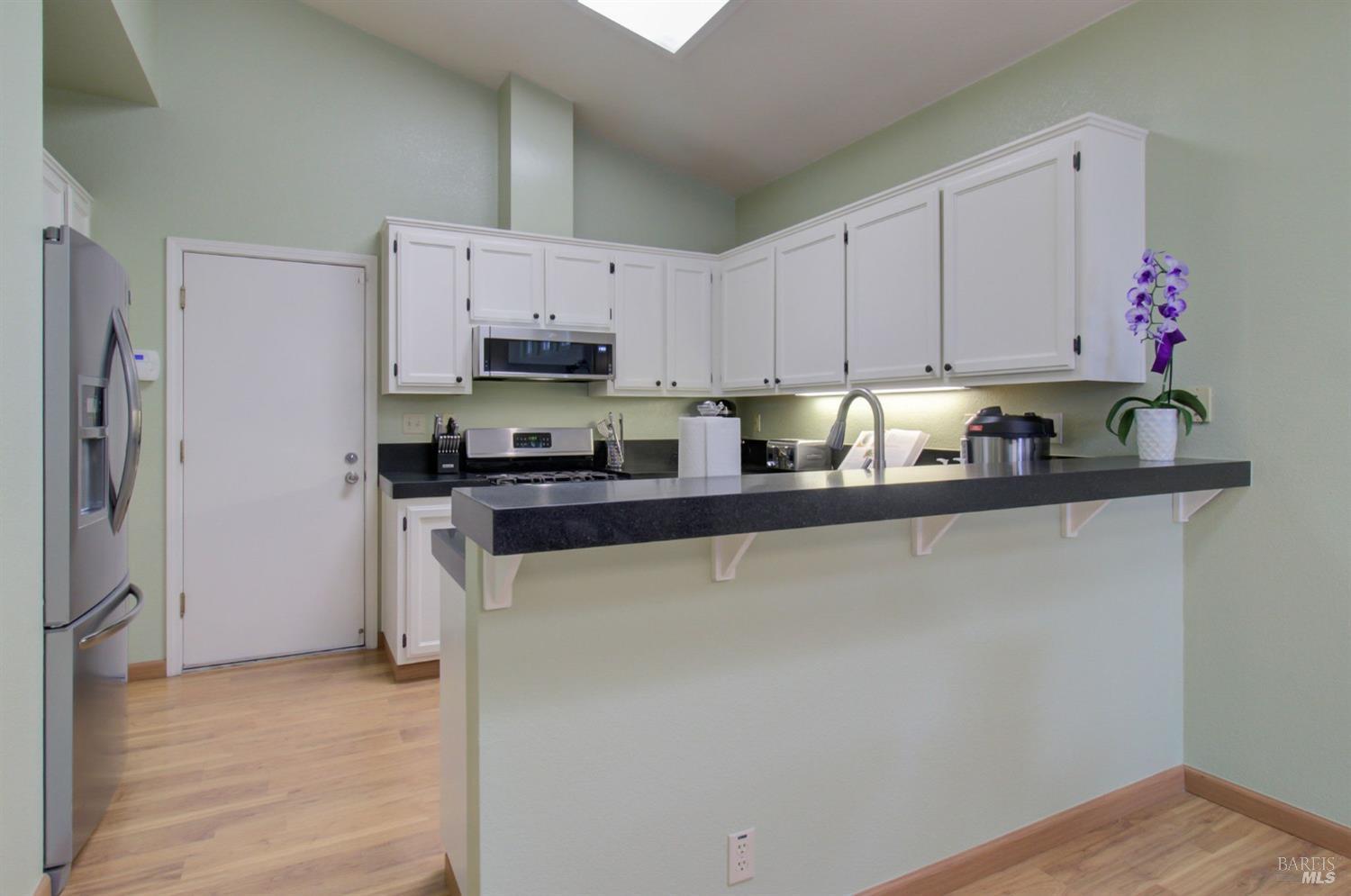 Detail Gallery Image 6 of 22 For 268 Potrero St, Suisun City,  CA 94585 - 2 Beds | 2 Baths