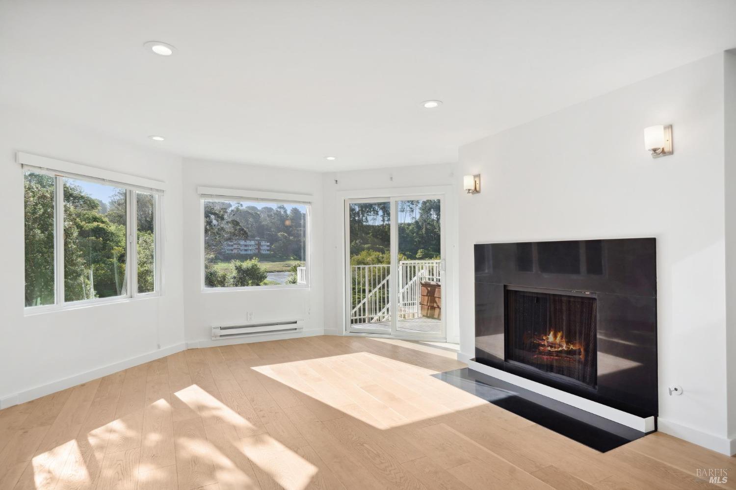 Detail Gallery Image 3 of 25 For 120 Seminary Dr 1a,  Mill Valley,  CA 94941 - 1 Beds | 1 Baths