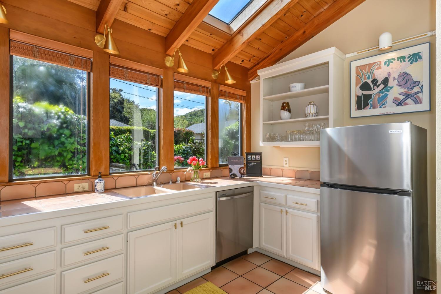 Detail Gallery Image 11 of 70 For 10 Angelica Ct, Novato,  CA 94947 - 5 Beds | 4 Baths
