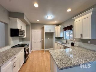 Detail Gallery Image 3 of 15 For 1347 Peterson Ln, Santa Rosa,  CA 95403 - 4 Beds | 2/1 Baths