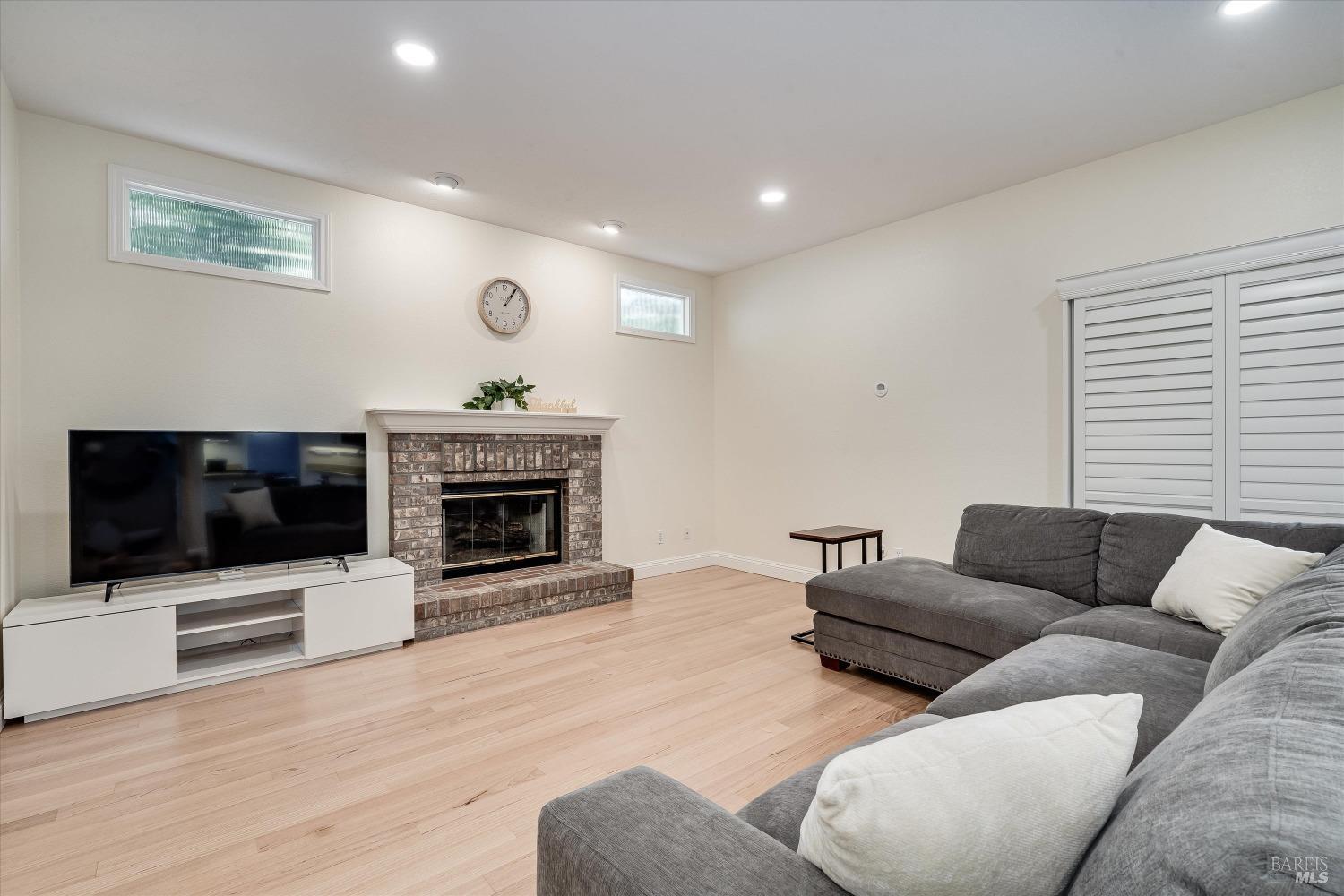 Detail Gallery Image 21 of 47 For 5717 Evening Way, Santa Rosa,  CA 95409 - 4 Beds | 2/1 Baths