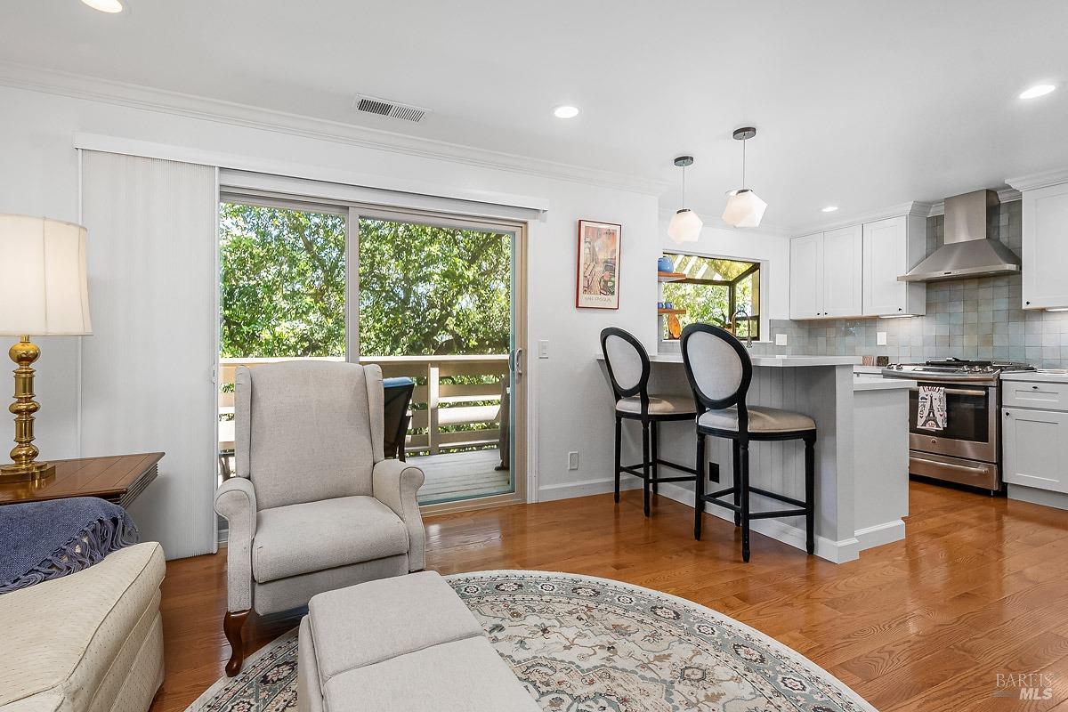 Detail Gallery Image 13 of 34 For 9 Lupine Cir, Novato,  CA 94947 - 3 Beds | 2/1 Baths