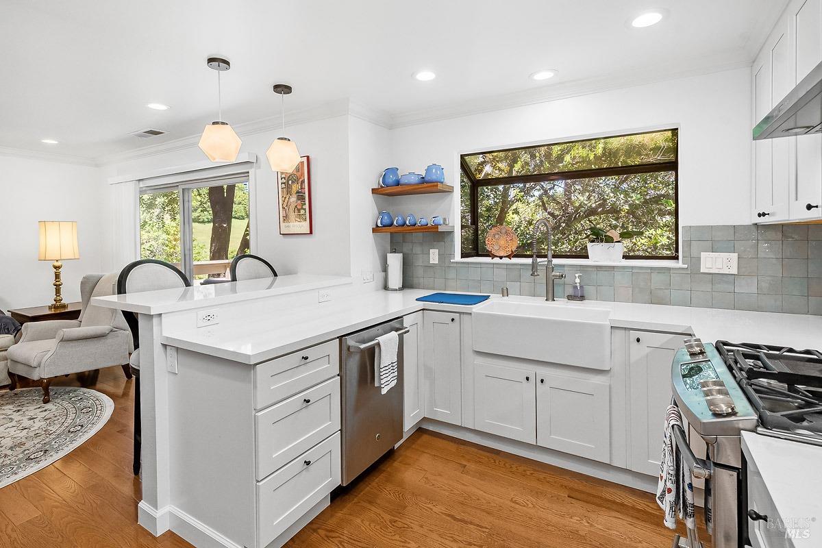 Detail Gallery Image 8 of 34 For 9 Lupine Cir, Novato,  CA 94947 - 3 Beds | 2/1 Baths