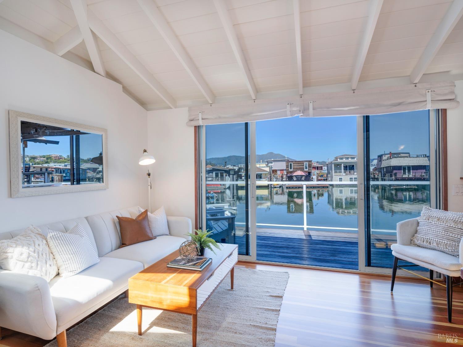 Detail Gallery Image 6 of 37 For 46 S 40 Dock Unkn, Sausalito,  CA 94965 - 2 Beds | 1/1 Baths