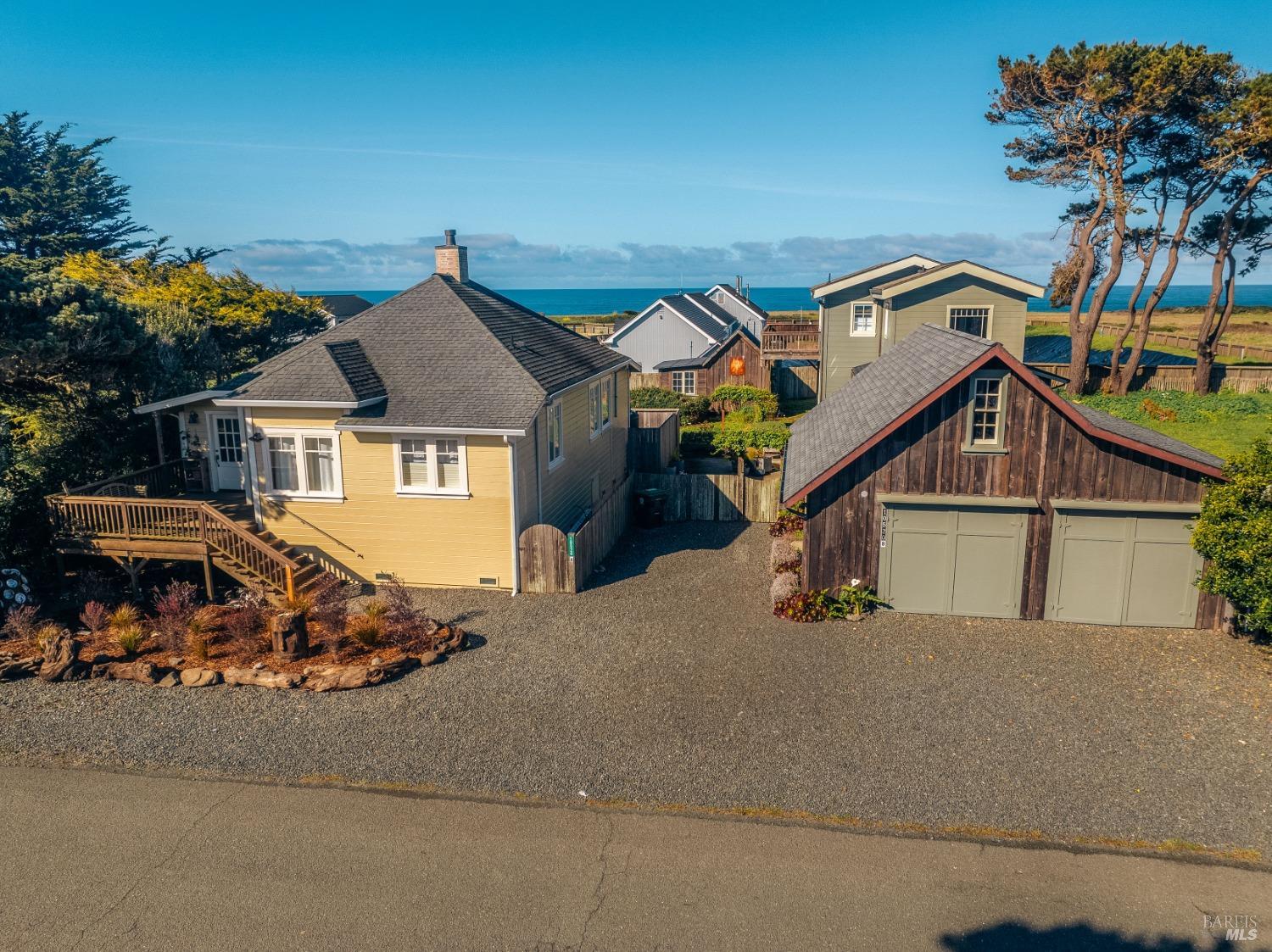Detail Gallery Image 2 of 60 For 10520 Kelly St, Mendocino,  CA 95460 - 3 Beds | 2/1 Baths