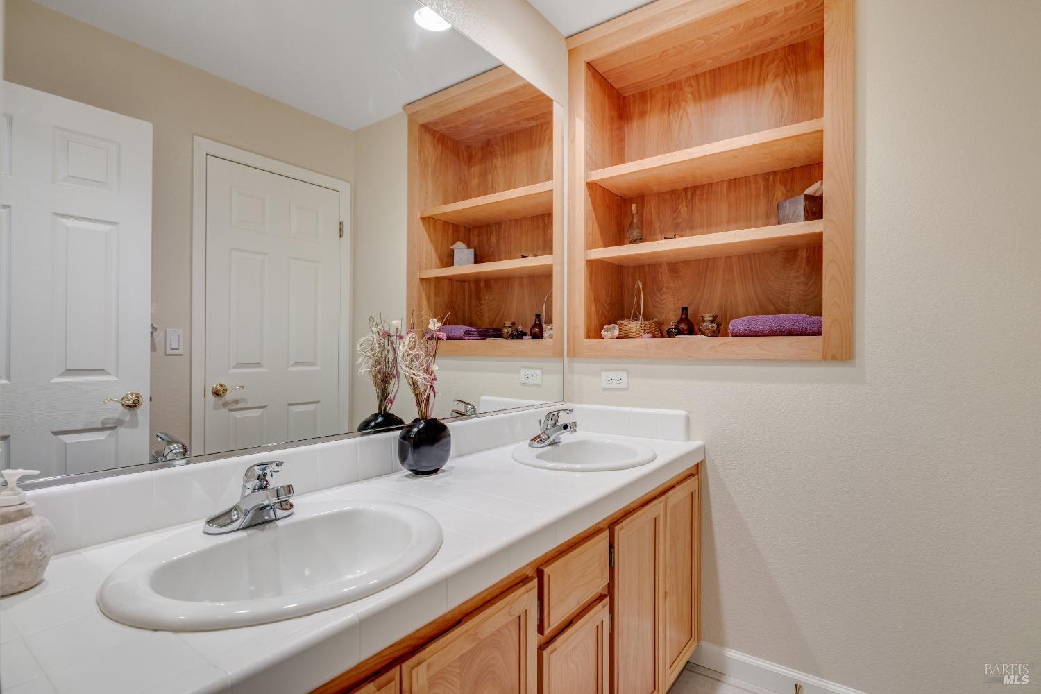 Detail Gallery Image 35 of 42 For 1100 Mitchell Ln, Windsor,  CA 95492 - 4 Beds | 2/1 Baths