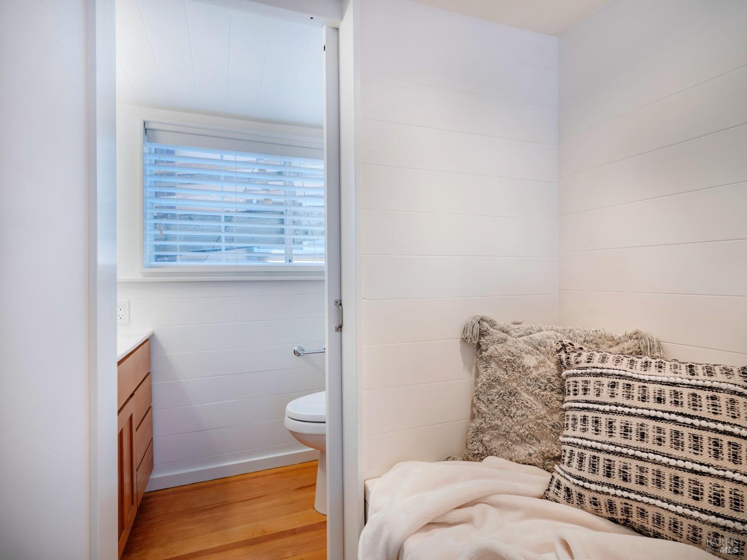 Detail Gallery Image 21 of 37 For 46 S 40 Dock Unkn, Sausalito,  CA 94965 - 2 Beds | 1/1 Baths