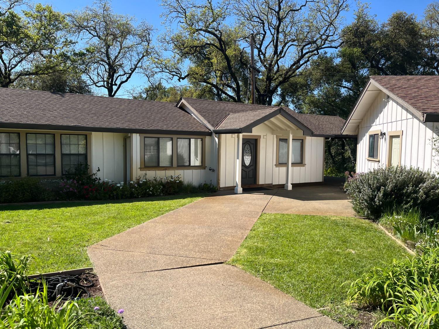 Photo of 14734 Young Rd in Healdsburg, CA