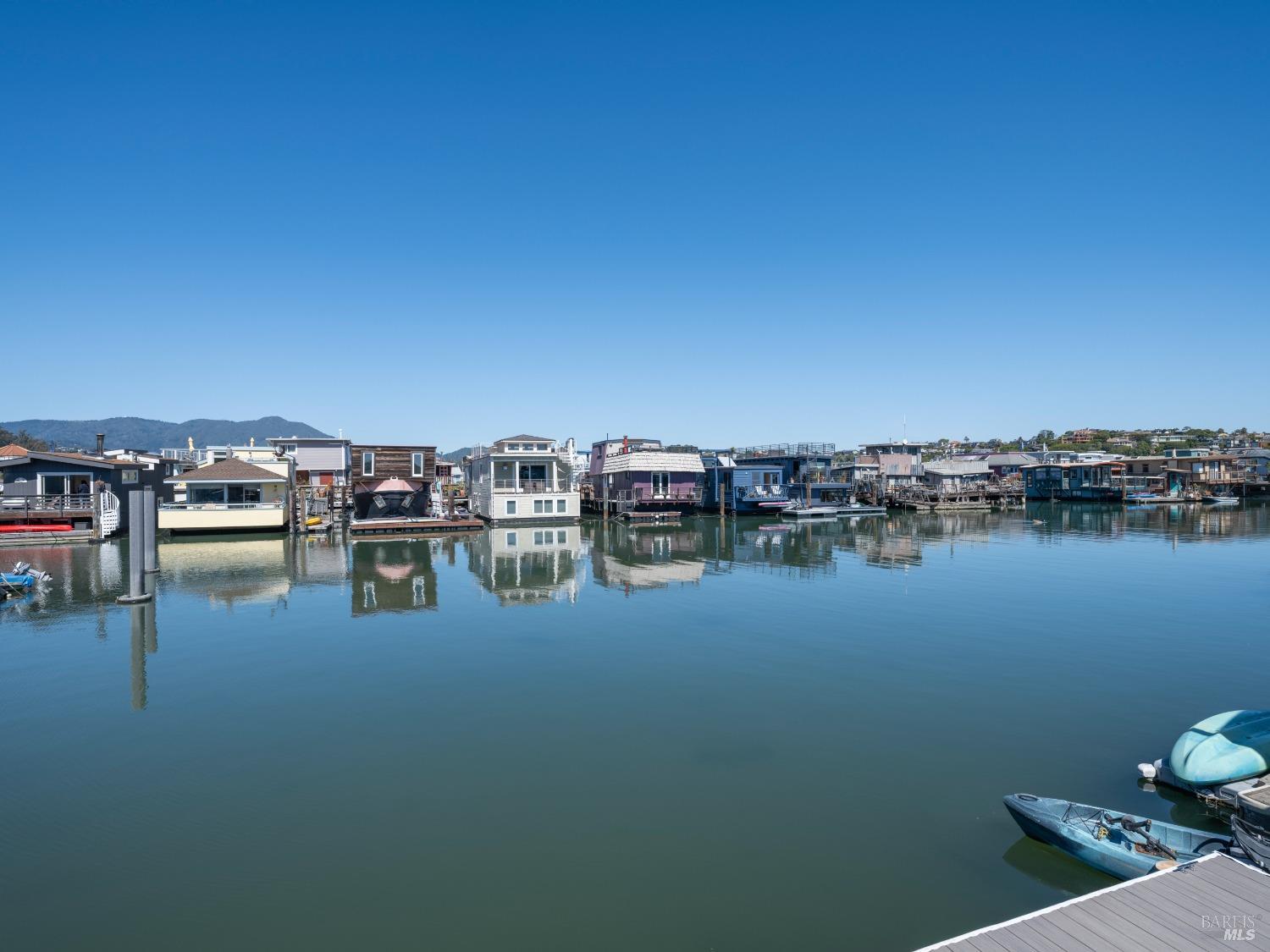 Detail Gallery Image 24 of 37 For 46 S 40 Dock Unkn, Sausalito,  CA 94965 - 2 Beds | 1/1 Baths