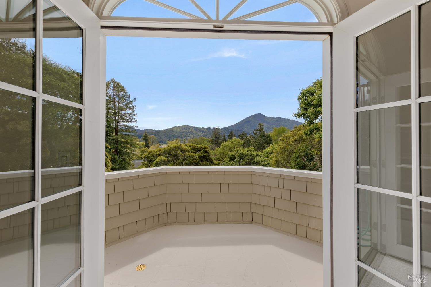 Detail Gallery Image 33 of 54 For 53 Manor Rd, Kentfield,  CA 94904 - 5 Beds | 4/2 Baths