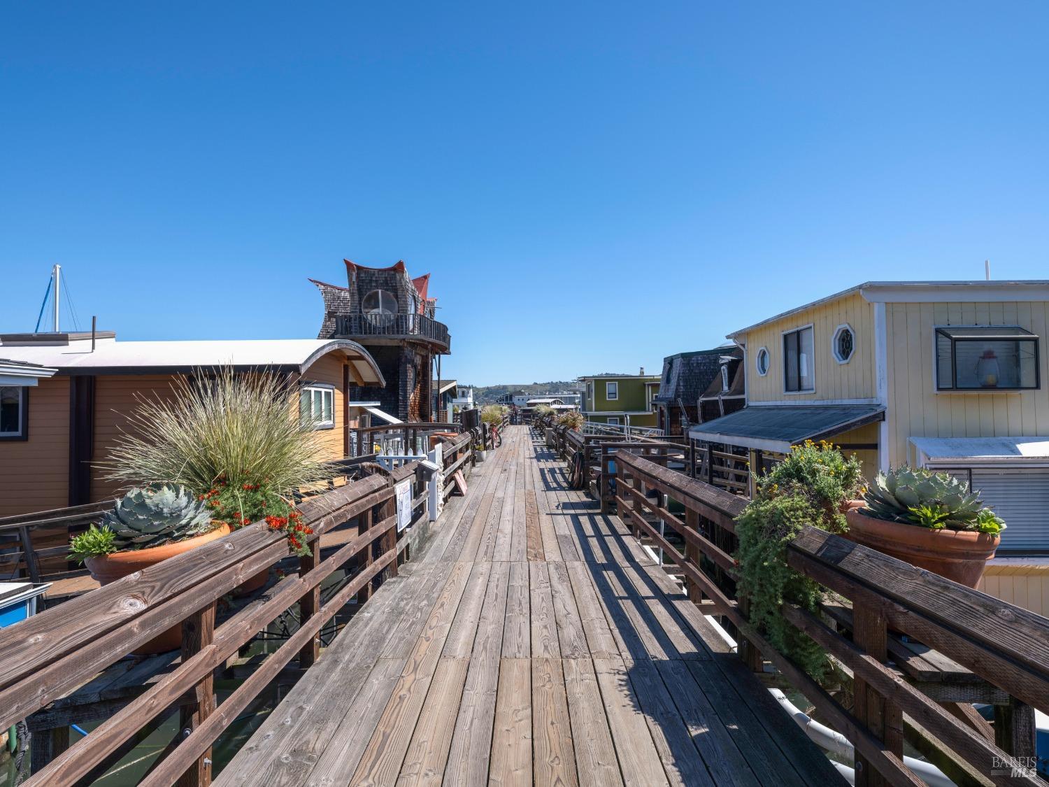 Detail Gallery Image 34 of 37 For 46 S 40 Dock Unkn, Sausalito,  CA 94965 - 2 Beds | 1/1 Baths