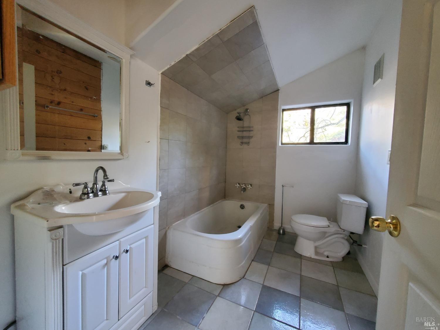 Detail Gallery Image 11 of 23 For 7030 Hearst Willits Rd, Willits,  CA 95490 - 1 Beds | 1 Baths