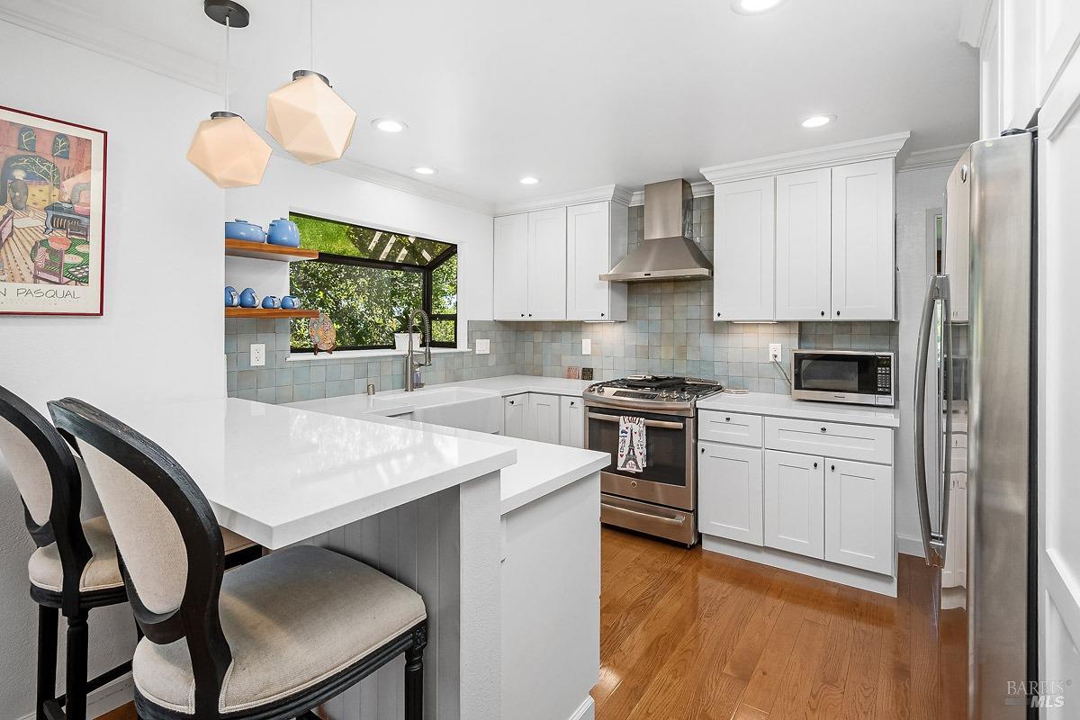 Detail Gallery Image 12 of 34 For 9 Lupine Cir, Novato,  CA 94947 - 3 Beds | 2/1 Baths