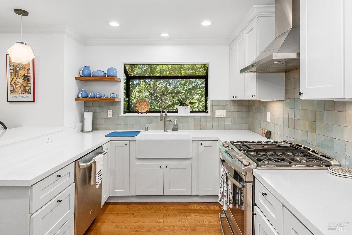 Detail Gallery Image 10 of 34 For 9 Lupine Cir, Novato,  CA 94947 - 3 Beds | 2/1 Baths