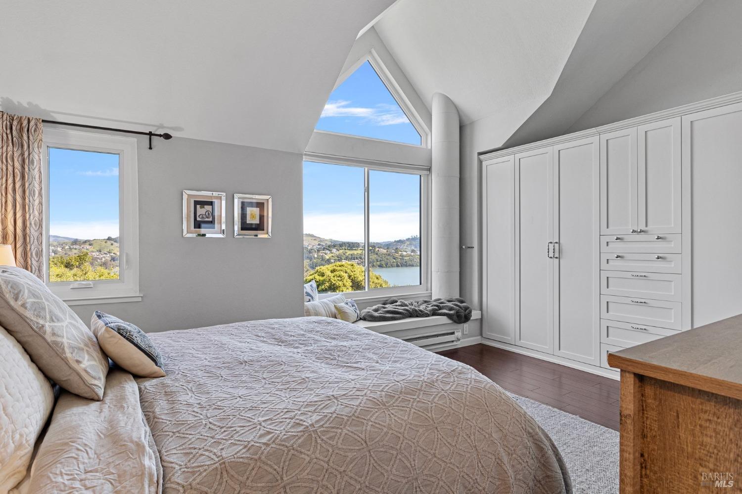 Detail Gallery Image 22 of 36 For 312 Donahue St, Sausalito,  CA 94965 - 2 Beds | 2/1 Baths