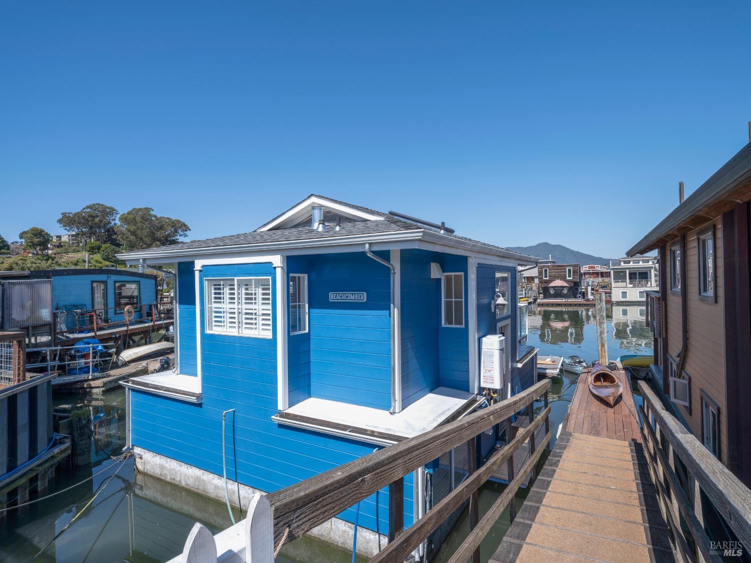 Detail Gallery Image 2 of 37 For 46 S 40 Dock Unkn, Sausalito,  CA 94965 - 2 Beds | 1/1 Baths