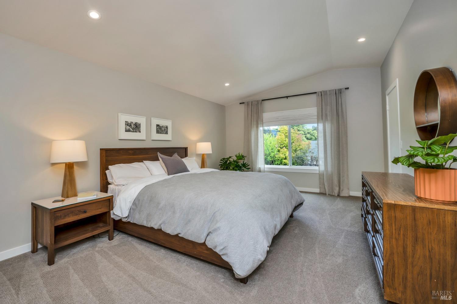 Detail Gallery Image 22 of 40 For 472 York Ct, Sonoma,  CA 95476 - 4 Beds | 2/1 Baths