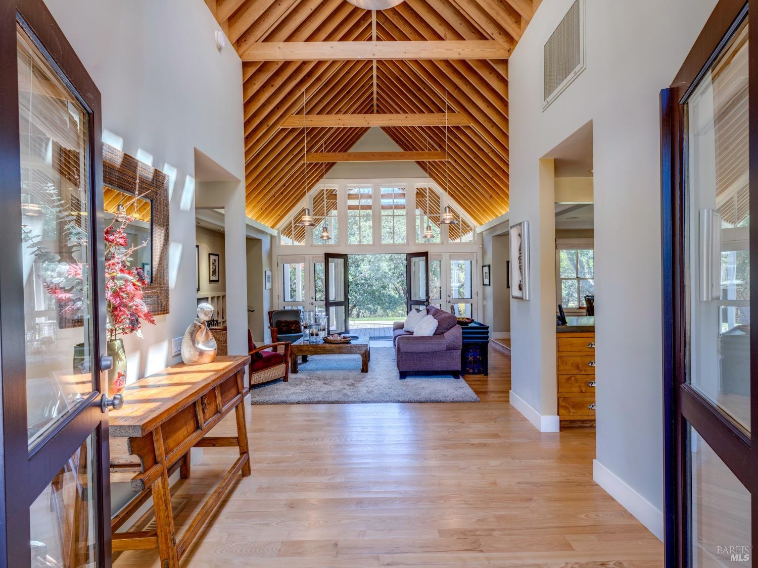 Detail Gallery Image 6 of 42 For 1960 Sobre Vista Rd, Sonoma,  CA 95476 - 4 Beds | 3/2 Baths