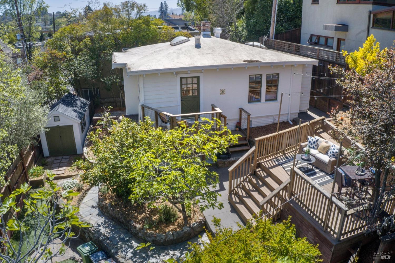 Detail Gallery Image 1 of 28 For 1457 Lincoln Ave, San Rafael,  CA 94901 - 2 Beds | 2 Baths