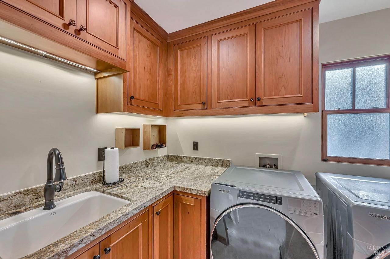 Detail Gallery Image 26 of 54 For 1636 Abramson Rd, Santa Rosa,  CA 95401 - 3 Beds | 2/2 Baths