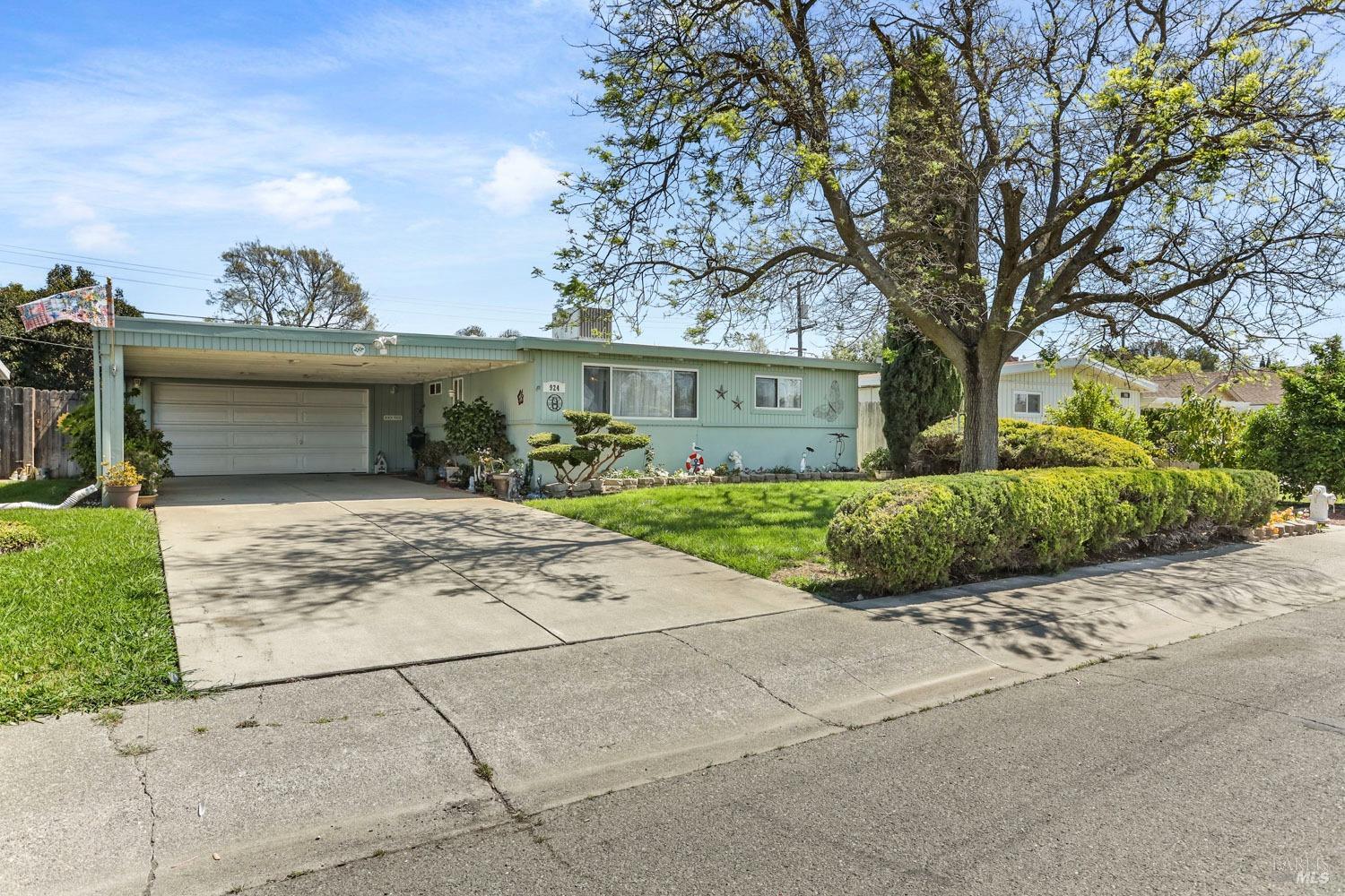 Photo of 924 4th St in Fairfield, CA