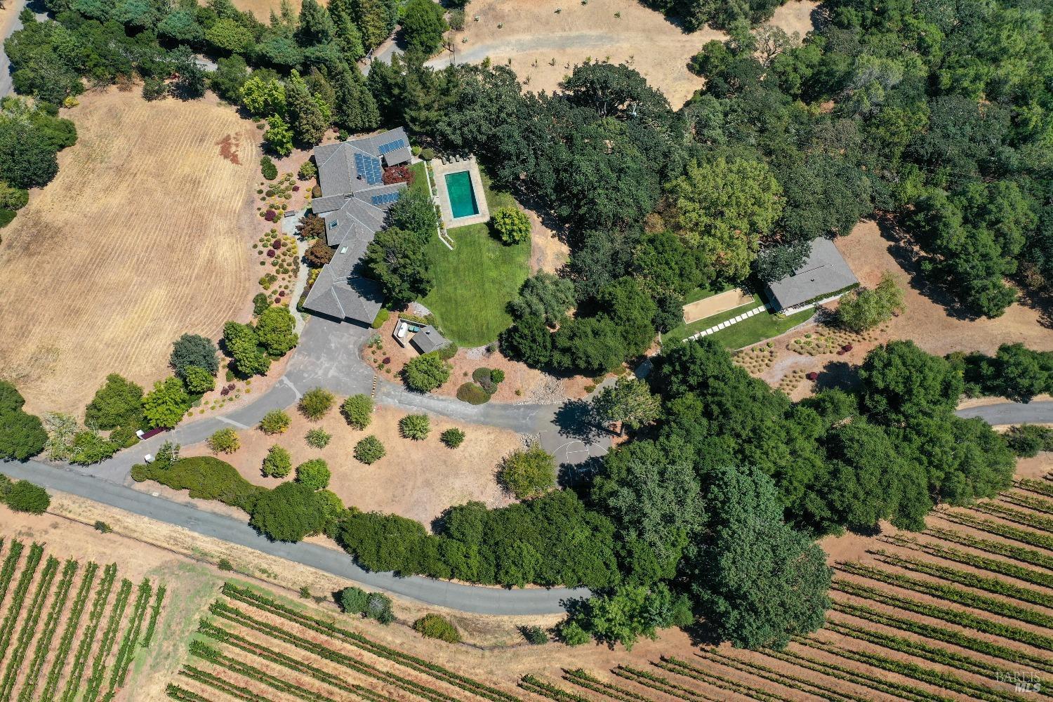 Detail Gallery Image 23 of 42 For 1960 Sobre Vista Rd, Sonoma,  CA 95476 - 4 Beds | 3/2 Baths