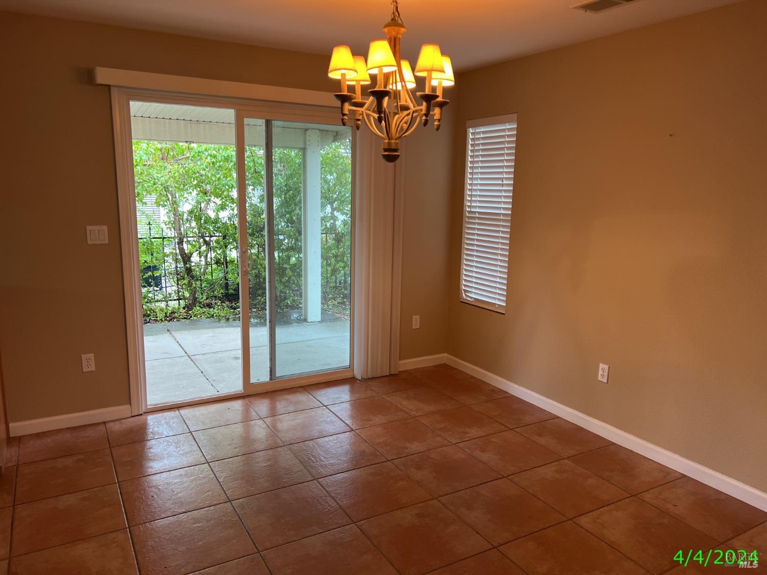 Detail Gallery Image 5 of 6 For 319 Riverwood Ln, Rio Vista,  CA 94571 - 2 Beds | 2 Baths